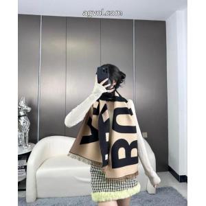 Burberryのスーパーワイルドなダブル大文字Bマフラー