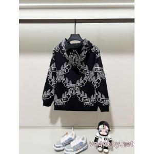 BURBERRYの定番ブランド麦の穂のアルファベットLOGOがプリントキャップにまみれているパーカー