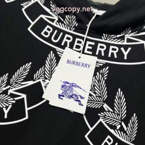 BURBERRYの定番ブランド麦の穂のアルファベットLOGOがプリントキャップにまみれているパーカー