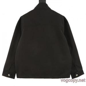 Burberryの新作チェック柄戦馬リバーシブルコート