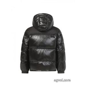 Burberry衝突カラーテープアルファベットロゴ入りフードダウンジャケット