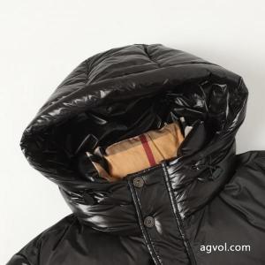 Burberry衝突カラーテープアルファベットロゴ入りフードダウンジャケット