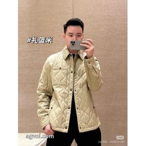BURBERRY秋冬の新作プリズム綿入れの服コート