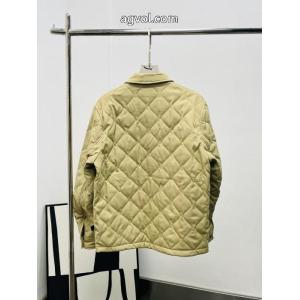 BURBERRY秋冬の新作プリズム綿入れの服コート