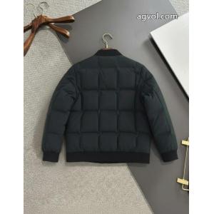 優等品 話題人気商品 珍しいBURBERRYダウンジャケットコピー 品 販売