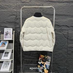 冬の王道適度な上品さ 在庫一掃セール 完売間近 2026スーパー コピーBURBERRYダウンジャケット