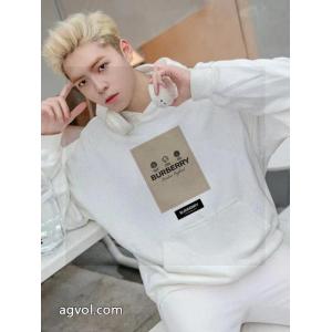カジュアルもある絶妙な雰囲気 今すぐ取り入れたい 在庫確保済ブランド コピー 優良店BURBERRYパーカー