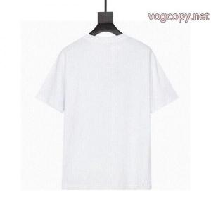 半袖TシャツBURBERRY偽物 ブランド 販売2026年新作通販 話題沸騰 今年のトレンドのシルエット