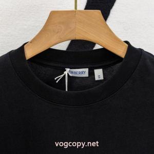 偽物 ブランド ショップ個性的な素材感も魅力 大人っぽい 優等品BURBERRY半袖Tシャツ