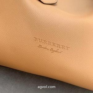 BURBERRYブランド コピー 通販    バッグ新作夏の優秀アイテム 華やかな印象に ストリート系.