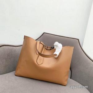 BURBERRYブランド コピー 通販    バッグ新作夏の優秀アイテム 華やかな印象に ストリート系.