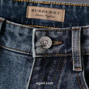 ブランド コピー 通販BURBERRYジーンズ高級感を演出する 肌触りがとても良い 洗練デザイン