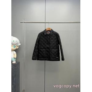 ベストセラー 冬のコーデを品よく華やかに演出 高級感がアップBURBERRYブランド コピー 激安ダウンジャケット