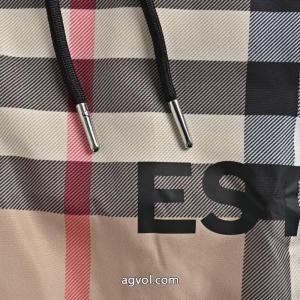 Burberryチェック柄厚手ゴムアルファベットジップ連帽ジャケット