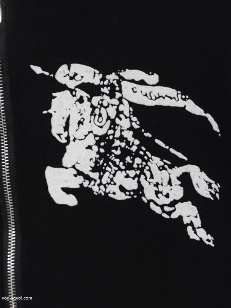 注目夏新作2025の流行りの新品BURBERRYパーカーブランド コピー 通販 2