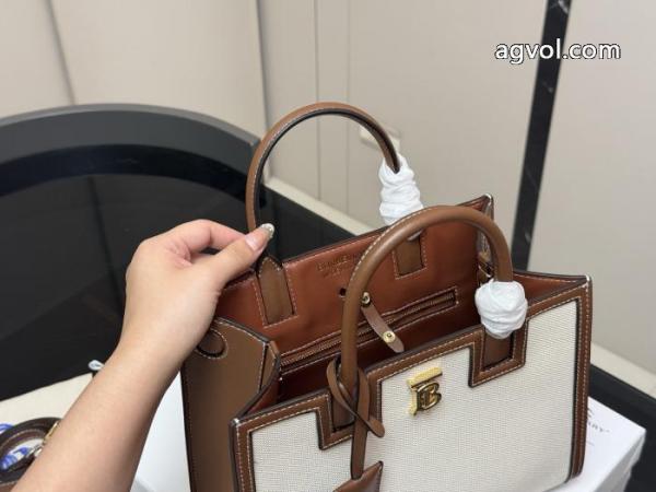 バーバリーバッグコピー ブランド 通販 安心実用性は勿論驚き価格 1