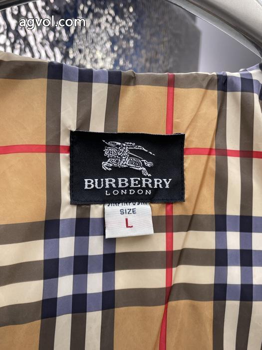 コピー 通販韓国の人気価格帯が魅力的BURBERRYジャケット 1