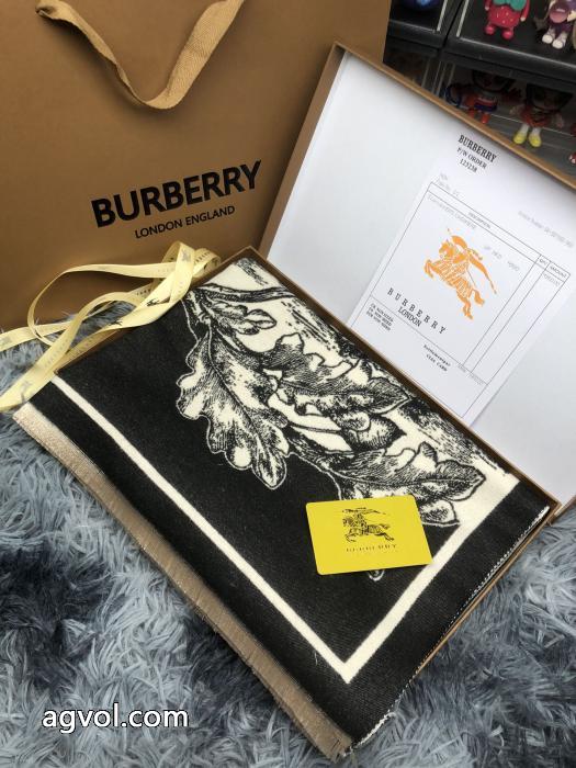 日本未上陸のブランド高級感が溢れたBURBERRYマフラーコピー ブランド 通販 1