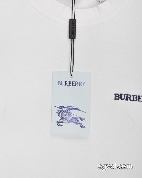 BURBERRY胸元十字架サンスクリット真空刺繍ロゴアルファベット男女同型長袖Tシャツ 1