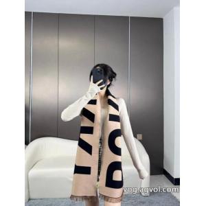 Burberryのスーパーワイルドなダブル大文字Bマフラー