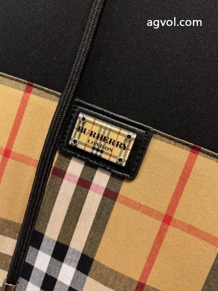 BURBERRYセットコピー 品 ブランド涼しげな印象のお洒落スタイル 4
