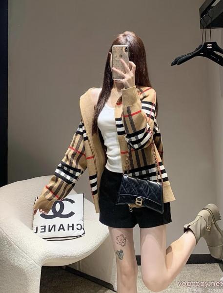 Burberry2025新作定番チェック柄リバーシブルウール裏面戦馬ジャカードカーディガンコート 0