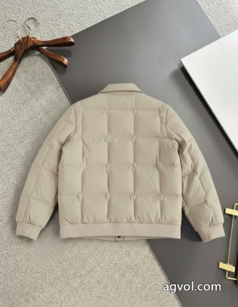 優等品 話題人気商品 珍しいBURBERRYダウンジャケットコピー 品 販売 5 