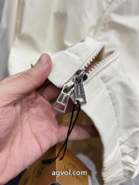 BURBERRYジャケット好感度255% 定番人気モデル 大人シンプルなブランド アクセサリー 激安 4