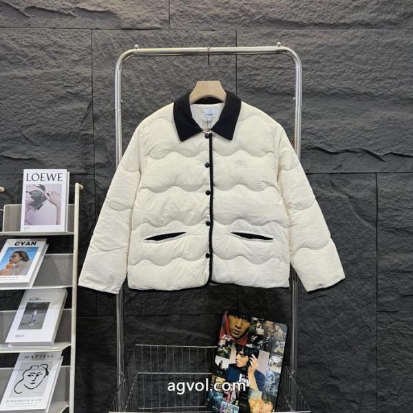 冬の王道適度な上品さ 在庫一掃セール 完売間近 2025スーパー コピーBURBERRYダウンジャケット 2