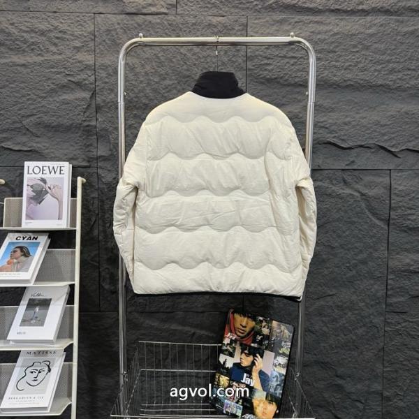 冬の王道適度な上品さ 在庫一掃セール 完売間近 2025スーパー コピーBURBERRYダウンジャケット 3