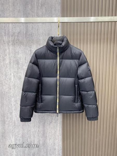 BURBERRYブランド スニーカー 激安ダウンジャケットハイグレード フェミニンな雰囲気 2026最新コラボ 完売間近 3
