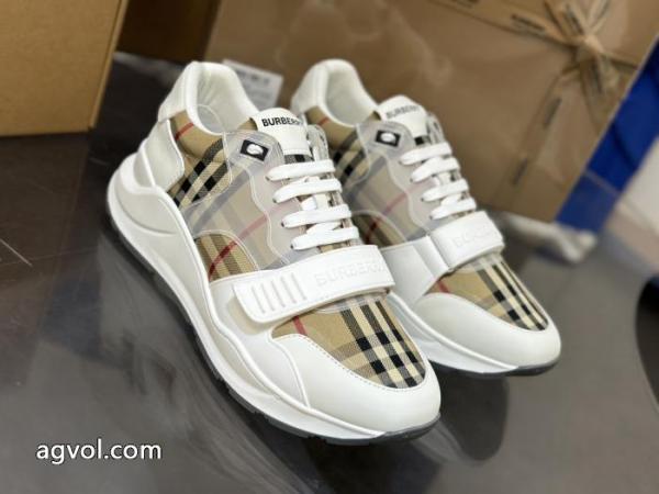 BURBERRY上品で美シルエット 上品保証 2026最新作 2026ブランドスーパーコピースニーカー.. 1
