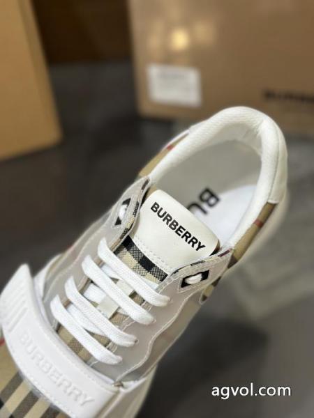 BURBERRY上品で美シルエット 上品保証 2026最新作 2026ブランドスーパーコピースニーカー.. 4