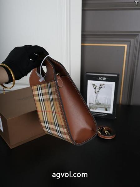 スーパー ブランド コピーバッグ安定感があり 上品なカジュアルコーデに 今季新作登場BURBERRY 1