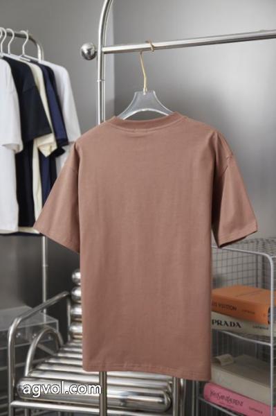 BURBERRY偽 ブランド 通販Tシャツ国内未入荷 この冬は注目新作 有名モデル愛用アイテム 4