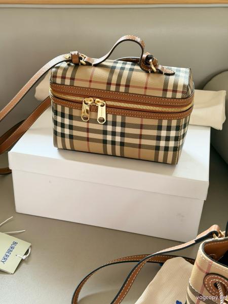 BURBERRYバッグコピー 通販最高級品質の 必要な一品 春先に注目を集める 0