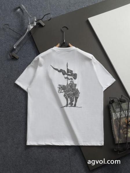 ブランド 偽物 激安BURBERRY半袖Tシャツセンスを格上げ 絶対欲しい新作 雑誌掲載 5 