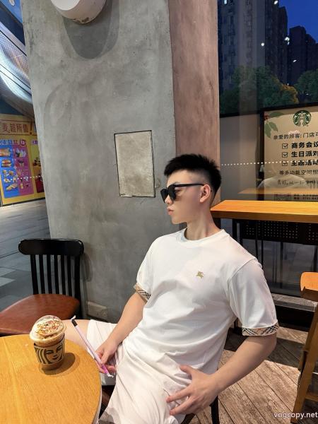 良好品 人気定番 超軽量BURBERRY半袖Tシャツ偽 ブランド 0