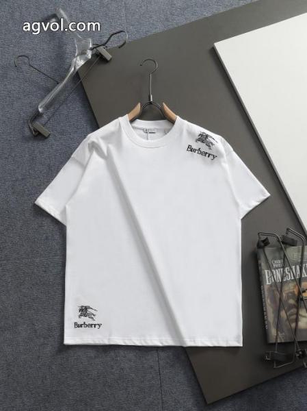 半袖TシャツBURBERRYお洒落 著名人の着用 有名人の愛用品ブランド スニーカー 激安 1