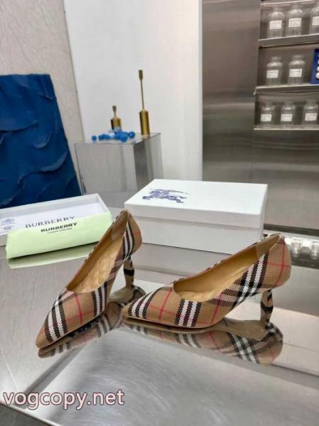 バーバリーブランド コピーサンダル春夏の流行りトップス クリスマスプレゼントにも 日本即完売予想.. 2