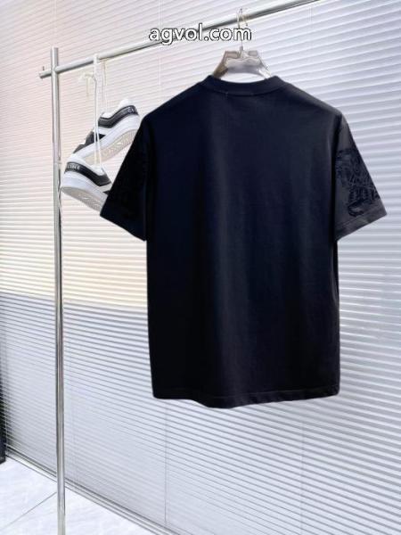 セレブも多数愛用 人気上昇中 唯一無二の存在BURBERRY偽物 通販半袖Tシャツ 4