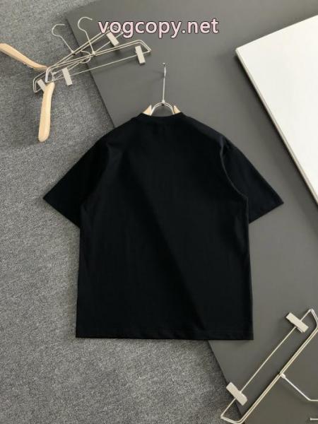ブランド スーパー コピー 通販大人もOK!! 高級感あるスタイル 海外大人気BURBERRY半袖Tシャツ 1