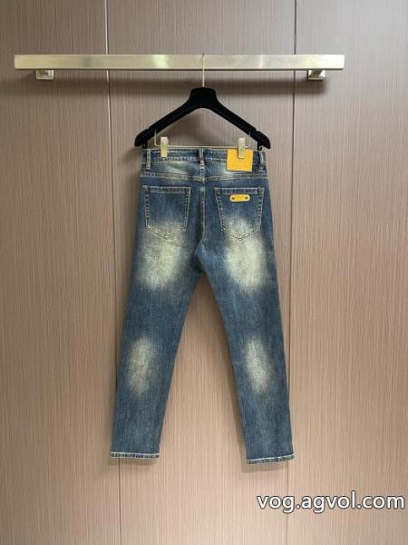 BURBERRYトレンド感溢れる 数年愛用しても人気アイテム 数量限定本物保証ブランド コピー 専門店ジーンズ 0