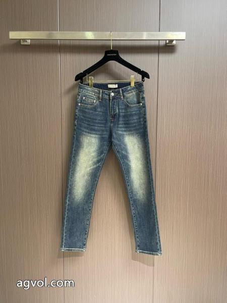BURBERRYトレンド感溢れる 数年愛用しても人気アイテム 数量限定本物保証ブランド コピー 専門店ジーンズ 1