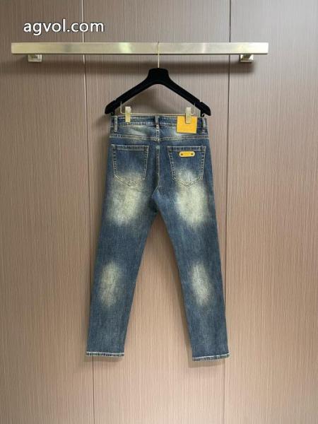 BURBERRYトレンド感溢れる 数年愛用しても人気アイテム 数量限定本物保証ブランド コピー 専門店ジーンズ 2