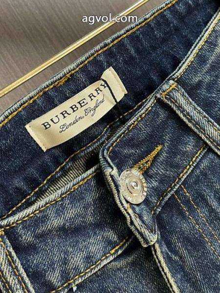 BURBERRYトレンド感溢れる 数年愛用しても人気アイテム 数量限定本物保証ブランド コピー 専門店ジーンズ 3